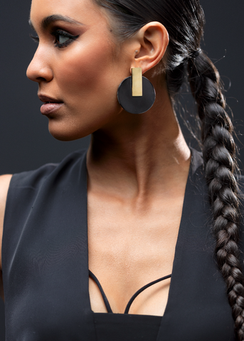 VENUS'S SISTER TEARDROP HOOPS